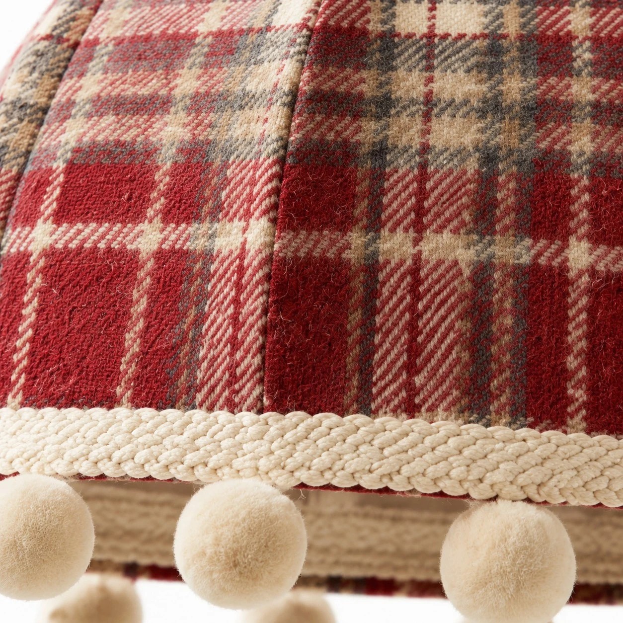 Suspension lumineuse en tissu à pompons couleur crème française