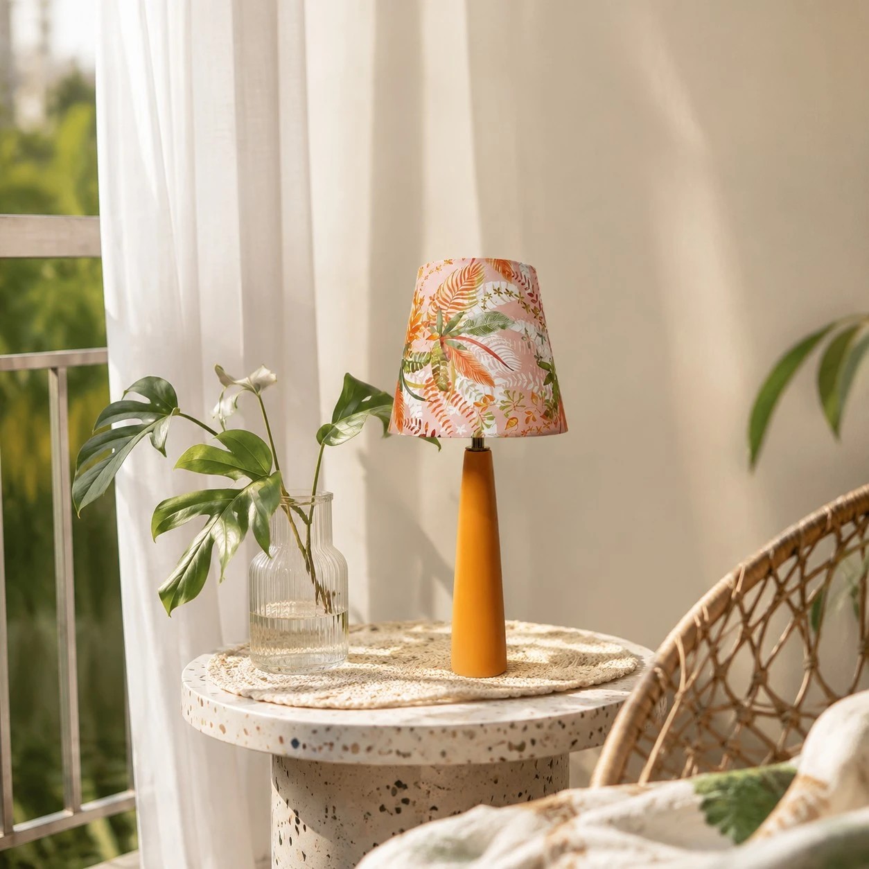 Een bloemenaccent voor slaapkamers, leeshoekjes en rustige woonruimtes.
