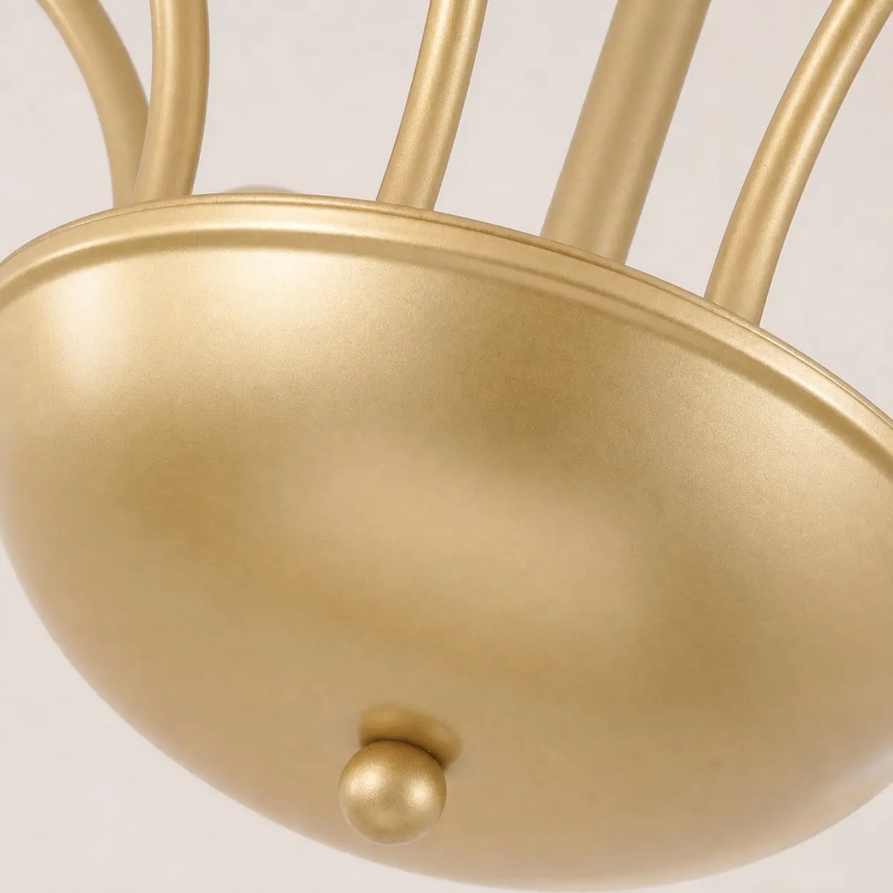Nahaufnahme der satinierten Goldmetalloberfläche