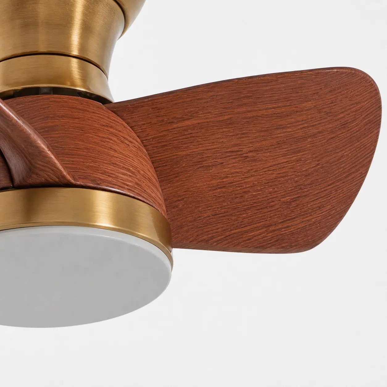 Textura y detalle del perfil de las aspas del ventilador con aspecto de madera