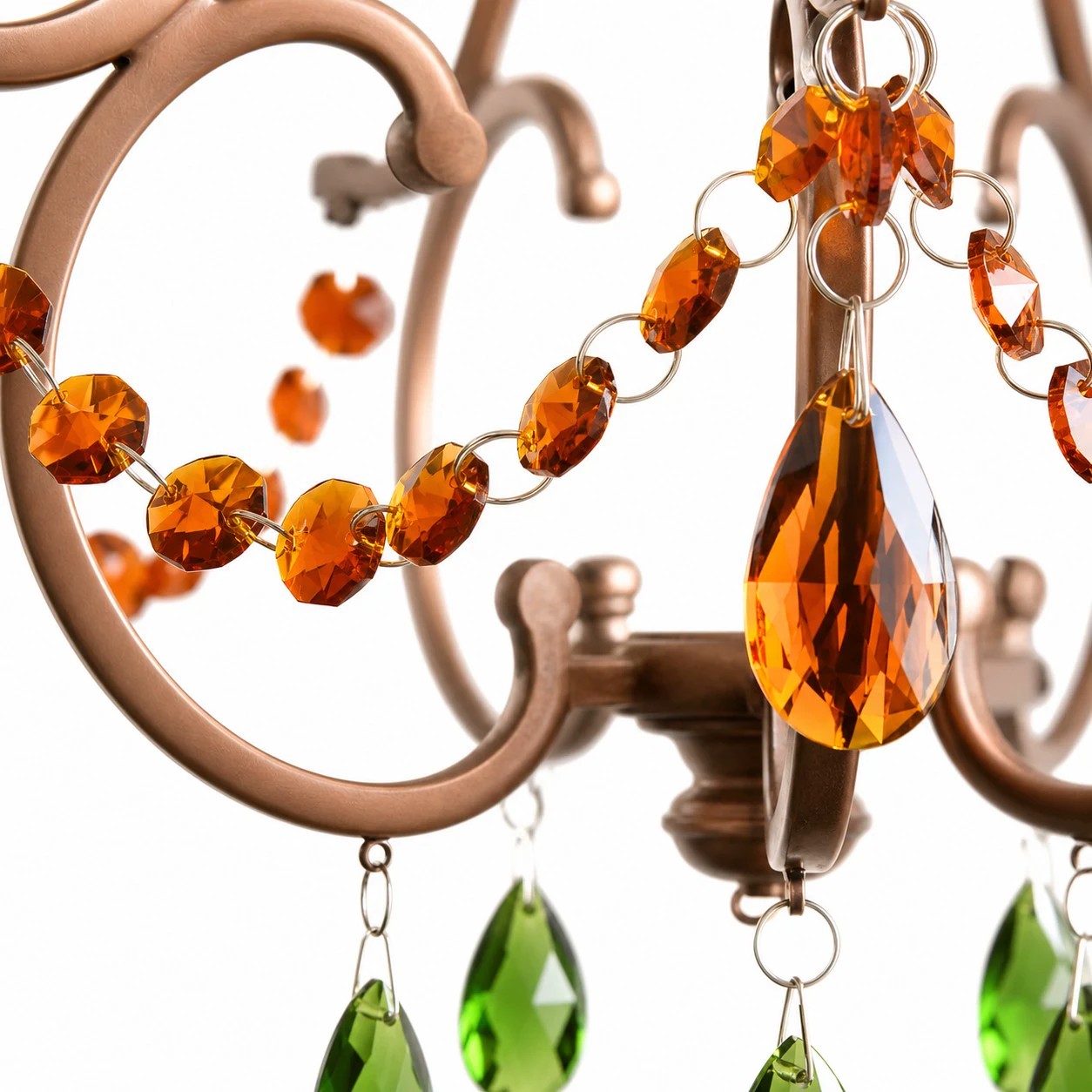 Détail de goutte en cristal d'ambre facetté