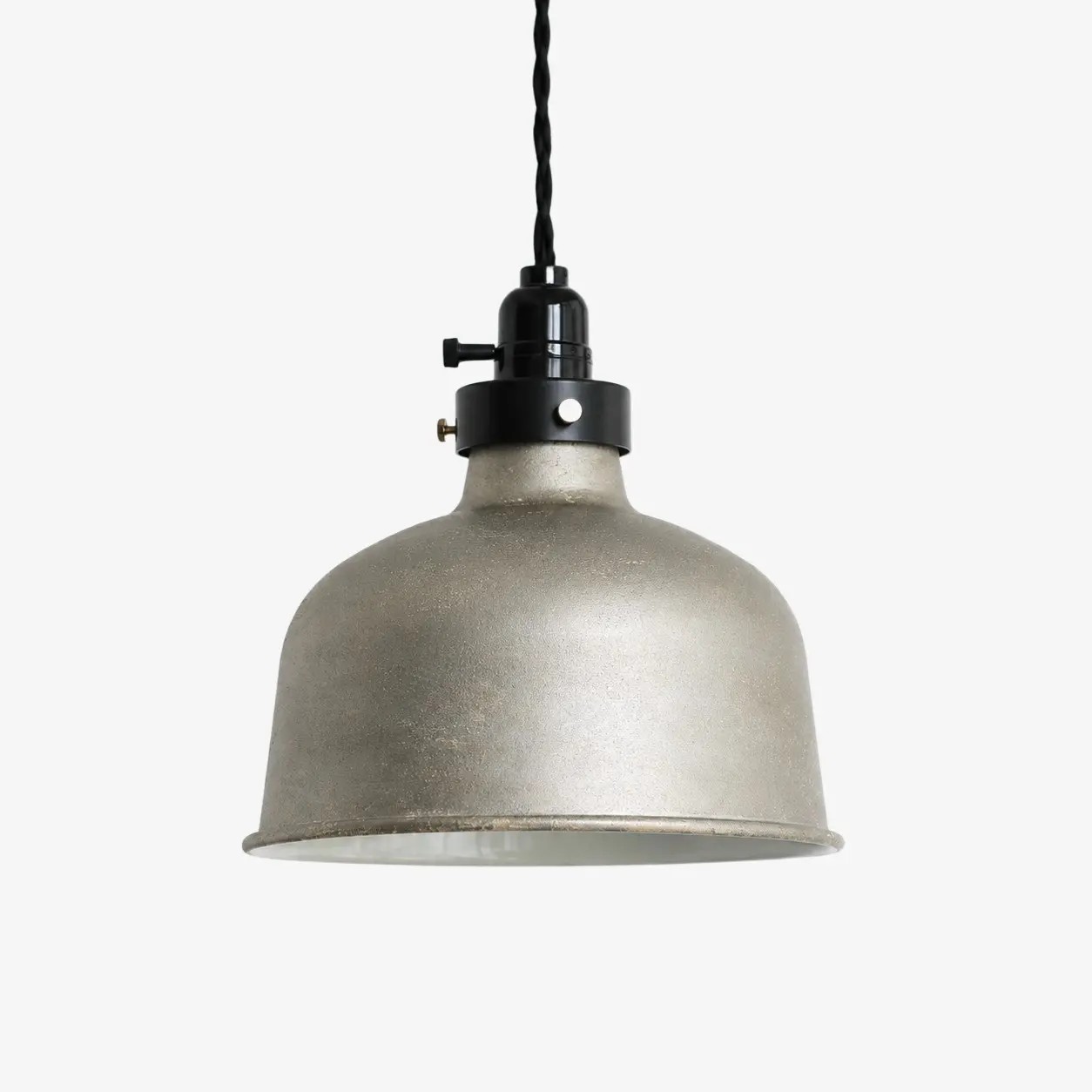 Verweerde zilverkleurige hanglamp