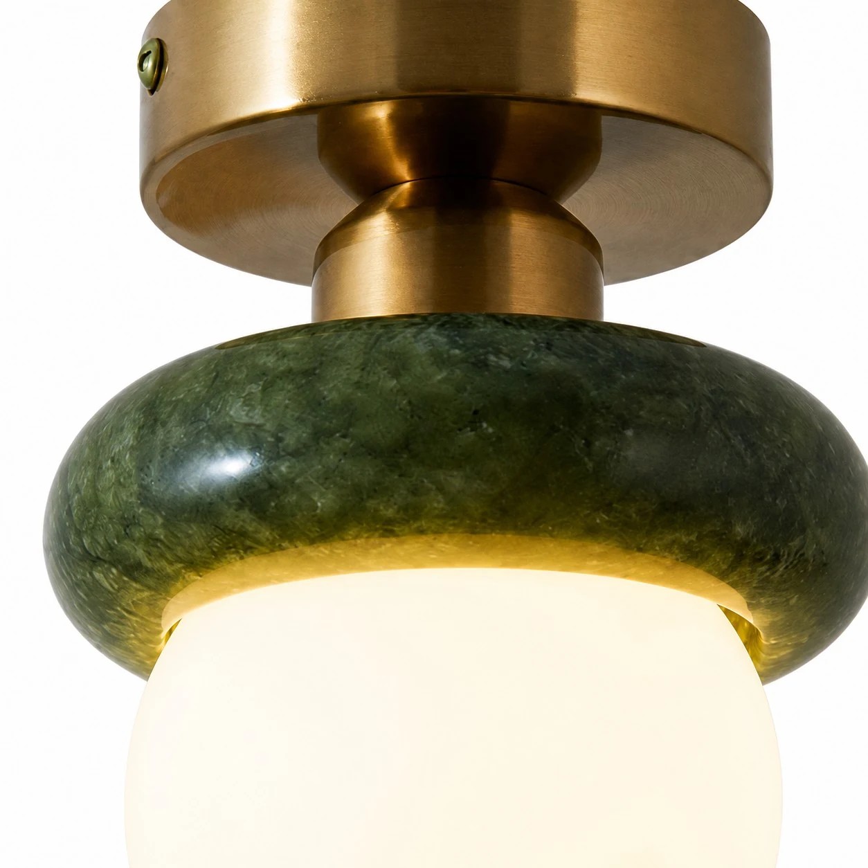 Pantalla de globo de cristal con detalle de textura de jade verde