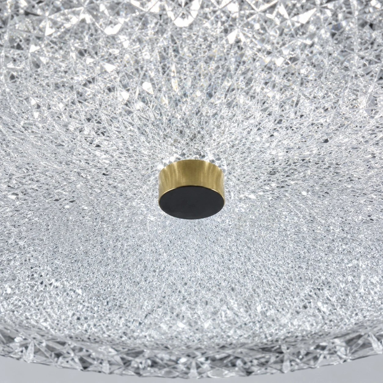 Moderne plafondlamp met geslepen glas en vlakke montage